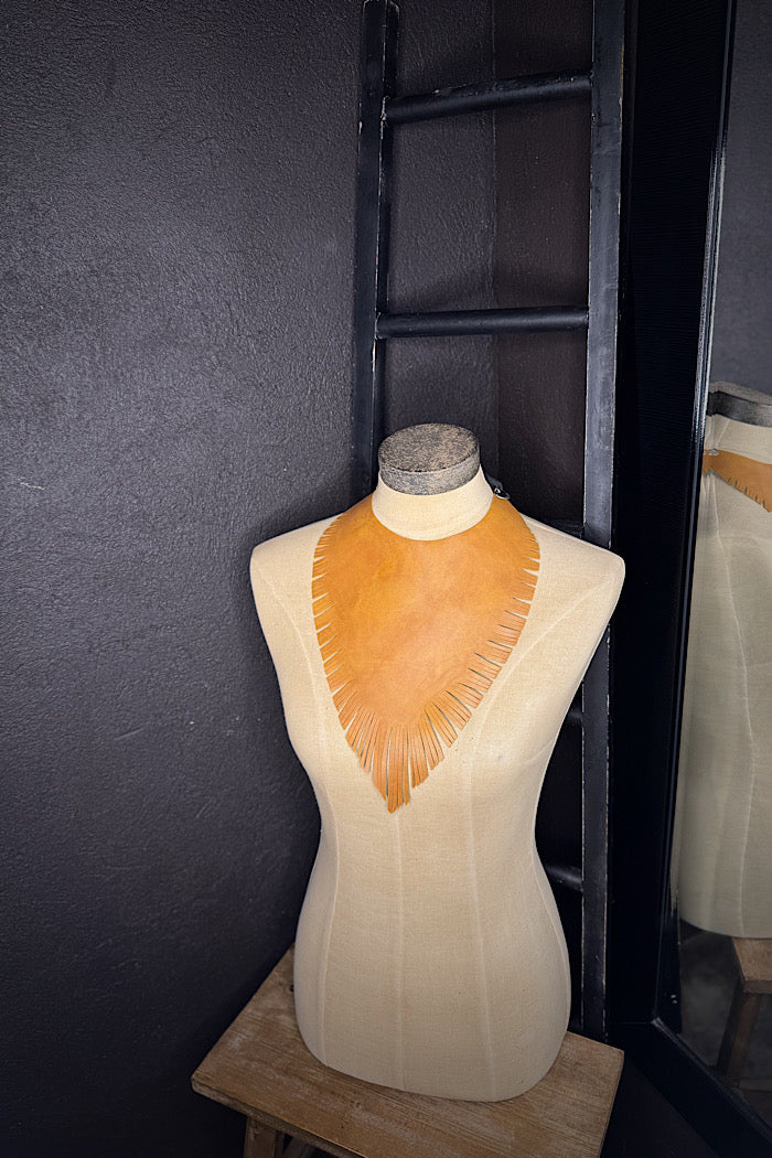 MICKELLOO “RUFFLED FEATHERS” NECKLACE - MAPLE HIDE