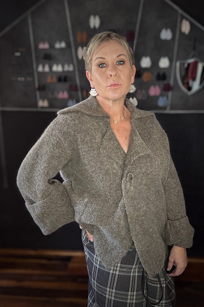 M.A. DAINTY SHETLAN CARDIGAN - BARK