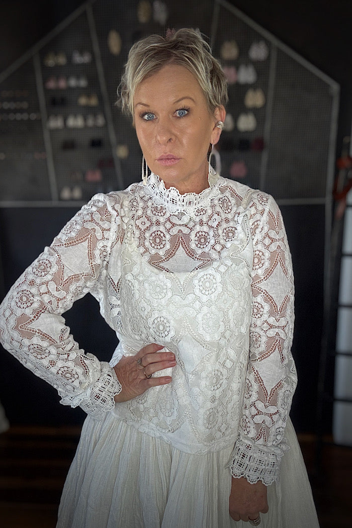 LACEY BLOUSE - WHITE