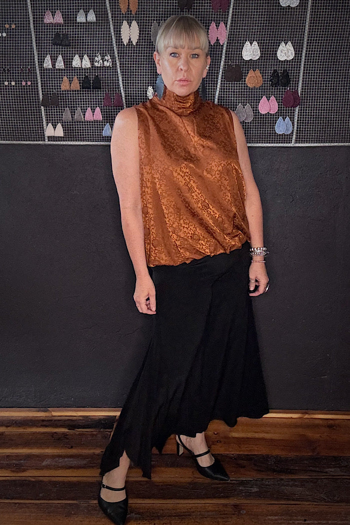 M.A. DAINTY JAMIE SLEEVELESS TOP - RUST