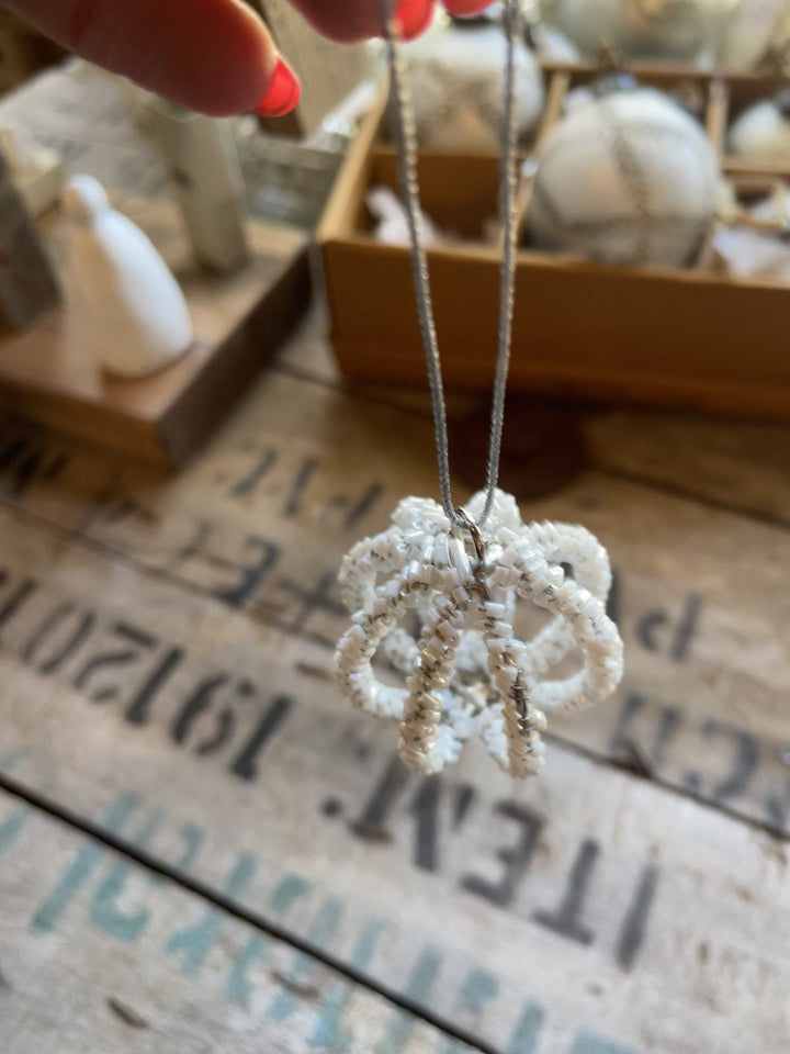 3D BEADED SPHERES - WHITE