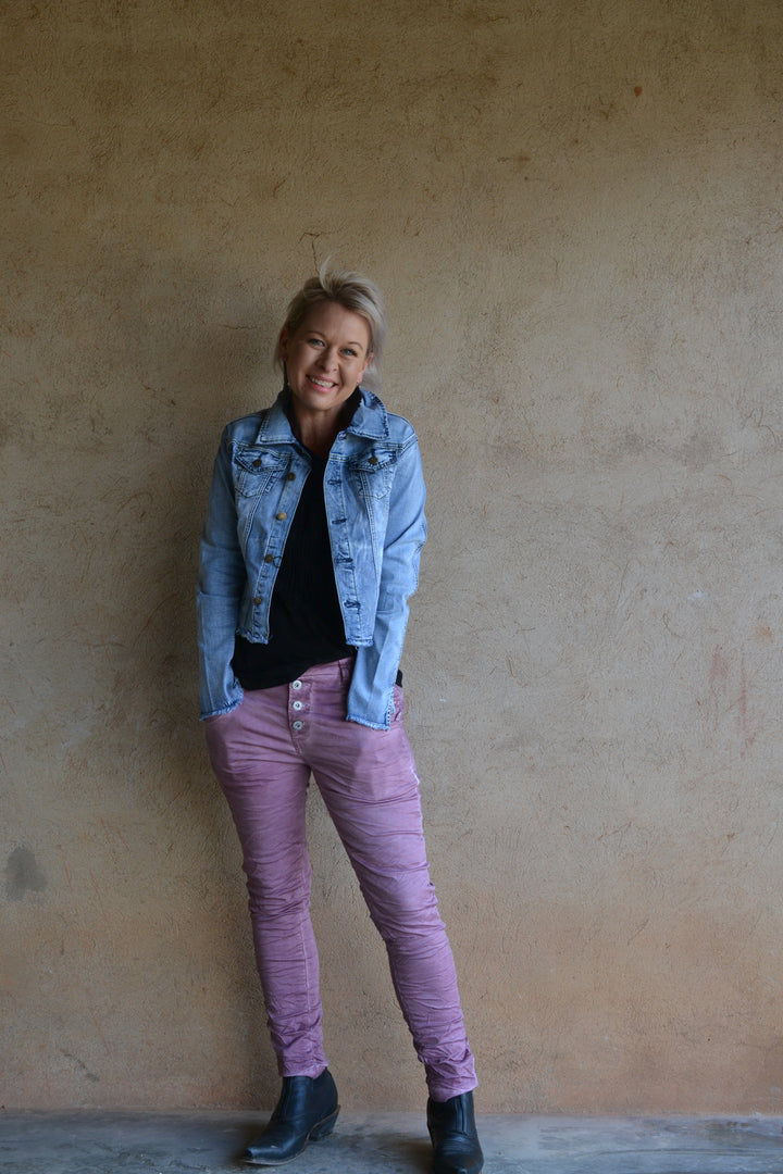 FRAYED CROPPED DENIM JACKET - LIGHT BLUE