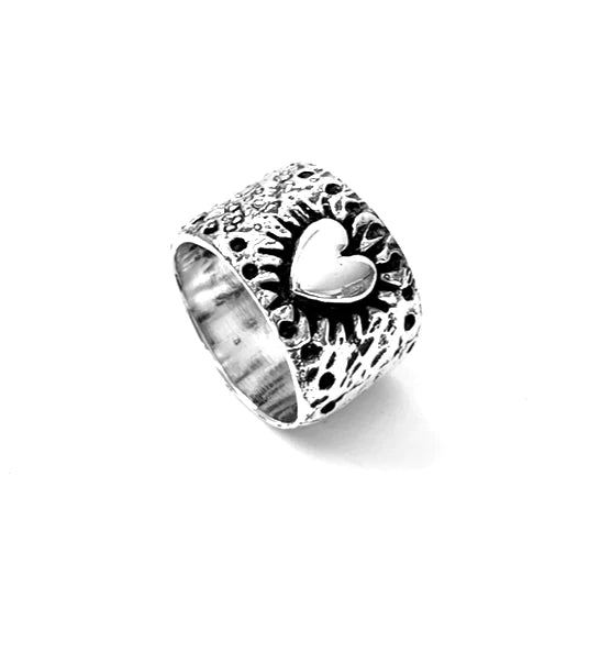 PITTED BAND RING WITH HEART