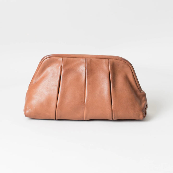 JUJU PLEATED CLUTCH - COGNAC