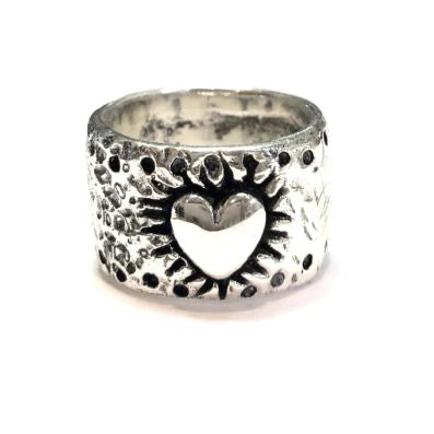 PITTED BAND RING WITH HEART
