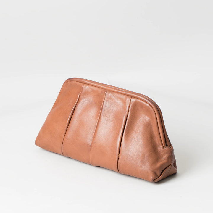 JUJU PLEATED CLUTCH - COGNAC